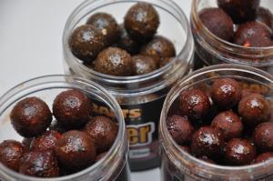 Mikbaits Gangster Boilie v dipu G2 Krab&Ančovička&Asa 20mm 250ml